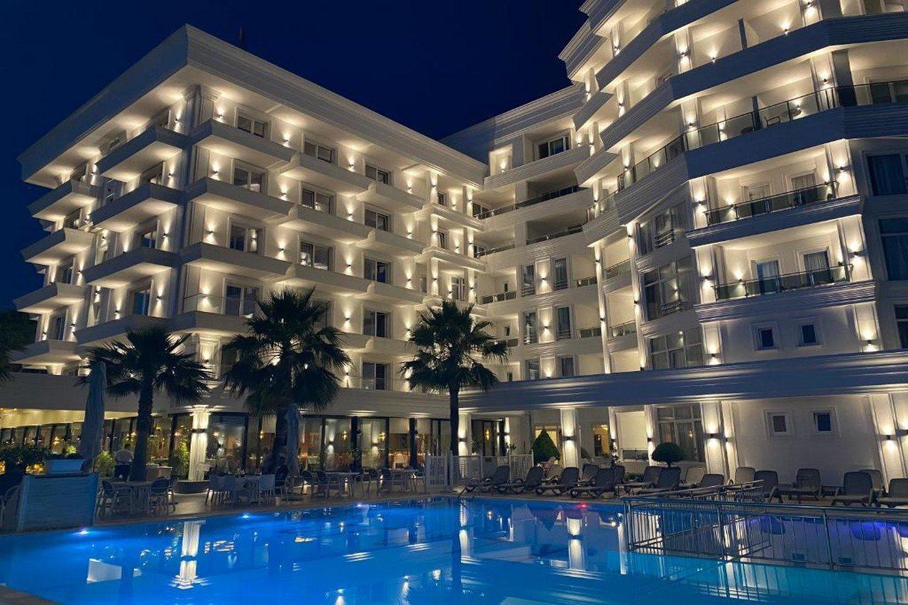 Klajdi Resort & Spa Golem  Dış mekan fotoğraf The hotel at night