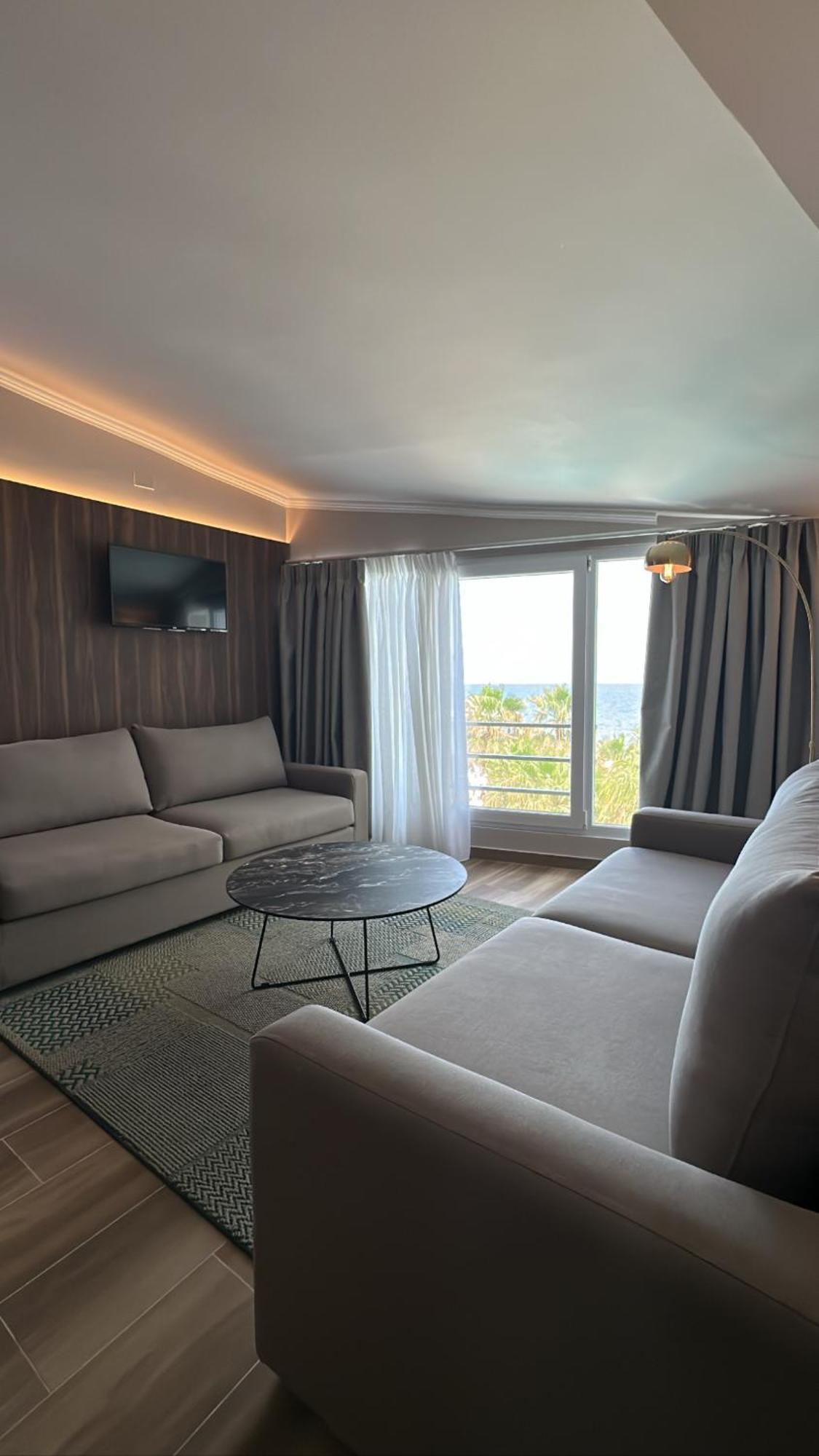 Klajdi Resort & Spa Golem  Oda fotoğraf A living room in a hotel
